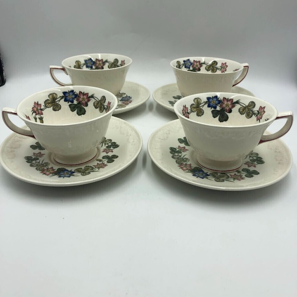 Vintage Pembroke Set of 4 Tea Cups and Saucers Wedgwood Corinthian USA England